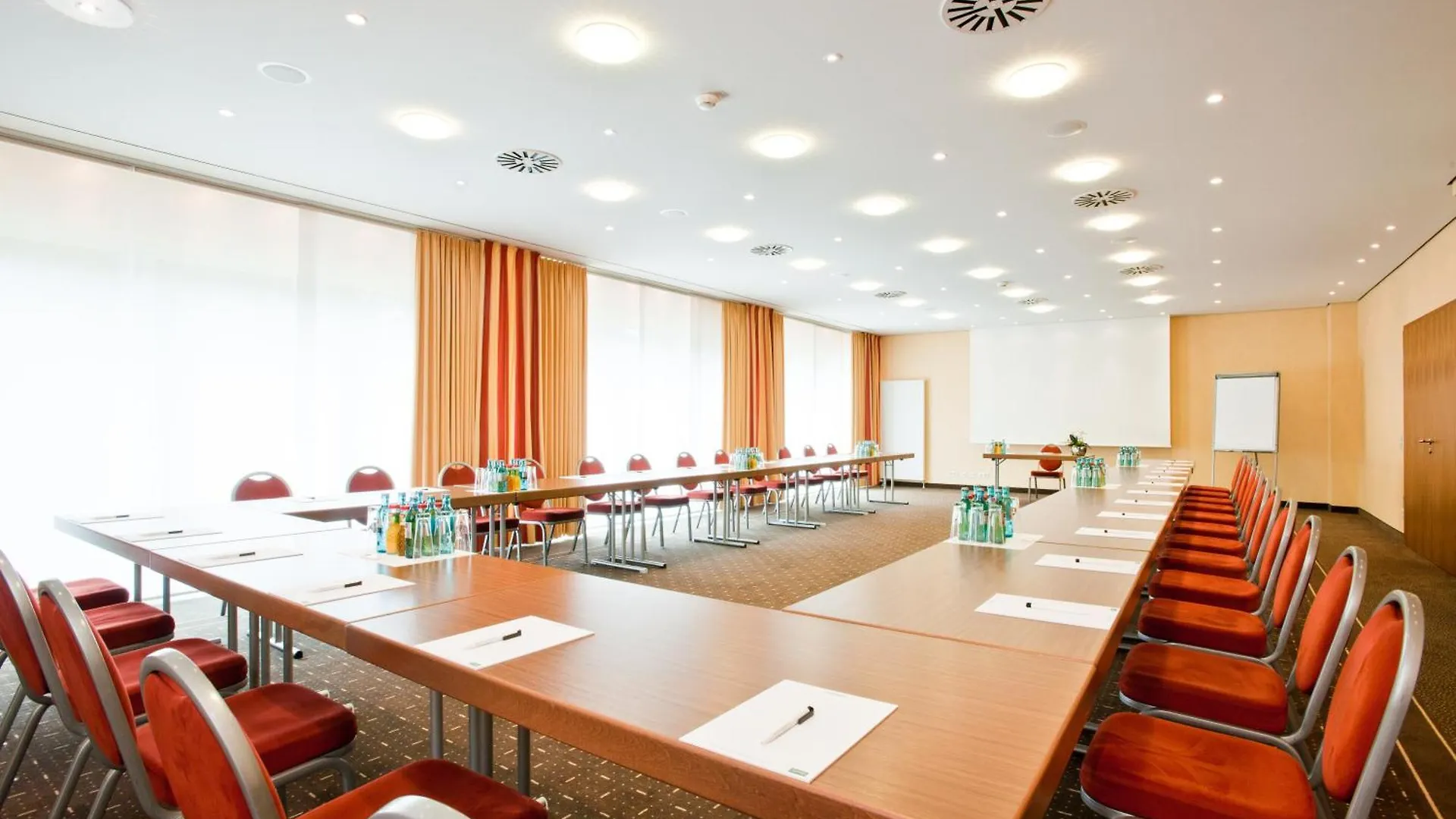 Ramada By Wyndham Duesseldorf Ratingen Hotel